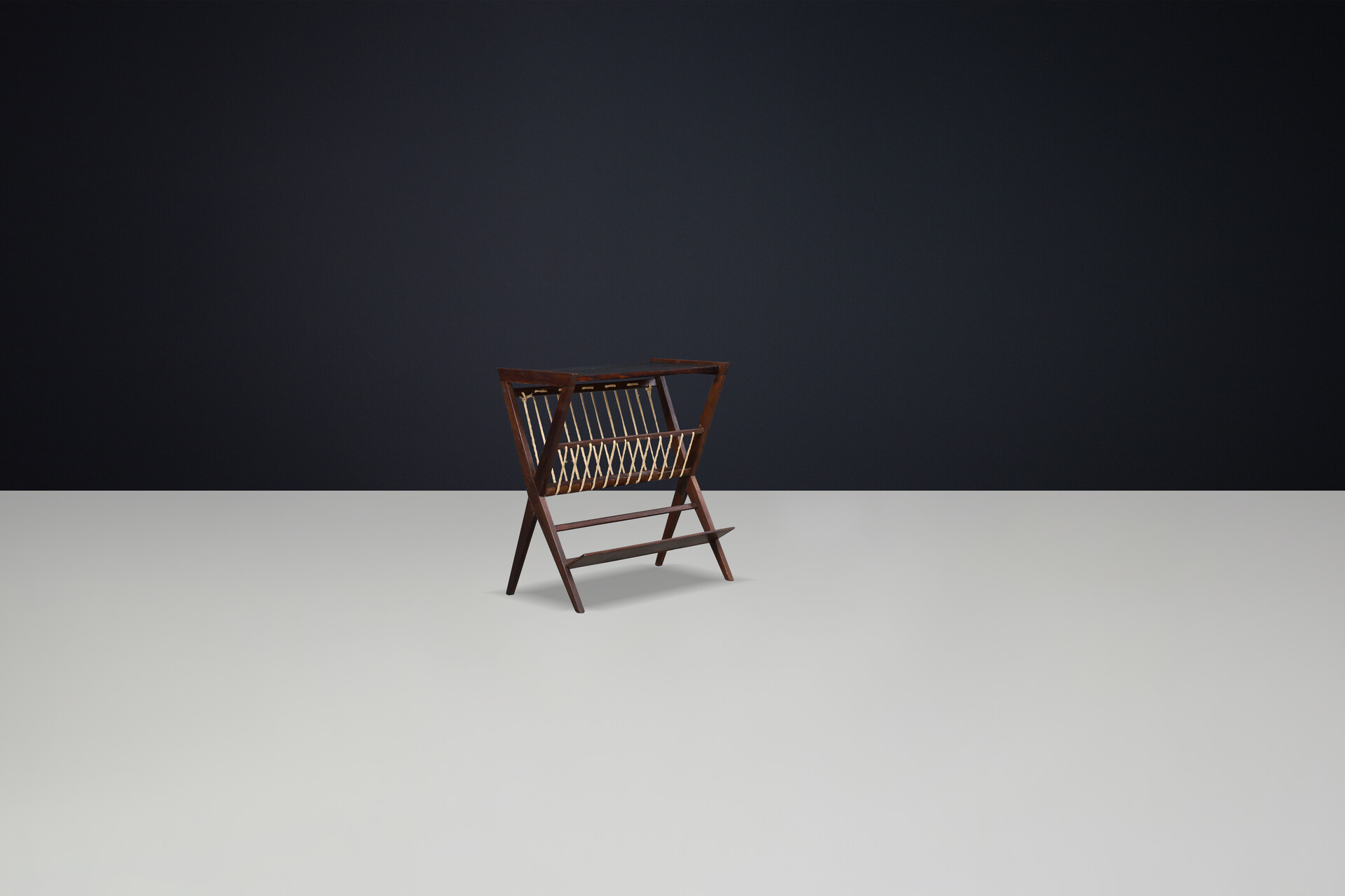 Scandinavian modern Wood and rope magazine rack, Denmark 1950s Mid-20th century