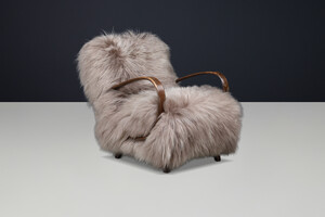 Sculptural Art Deco lounge chair by Jindřich Halabala, in luxurious Icelandic sheepskin CZ 1940 Mid-20th century