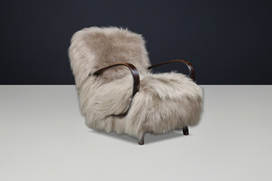 Sculptural Art Deco lounge chair by Jindřich Halabala, in luxurious Icelandic sheepskin CZ 1940 Mid-20th century