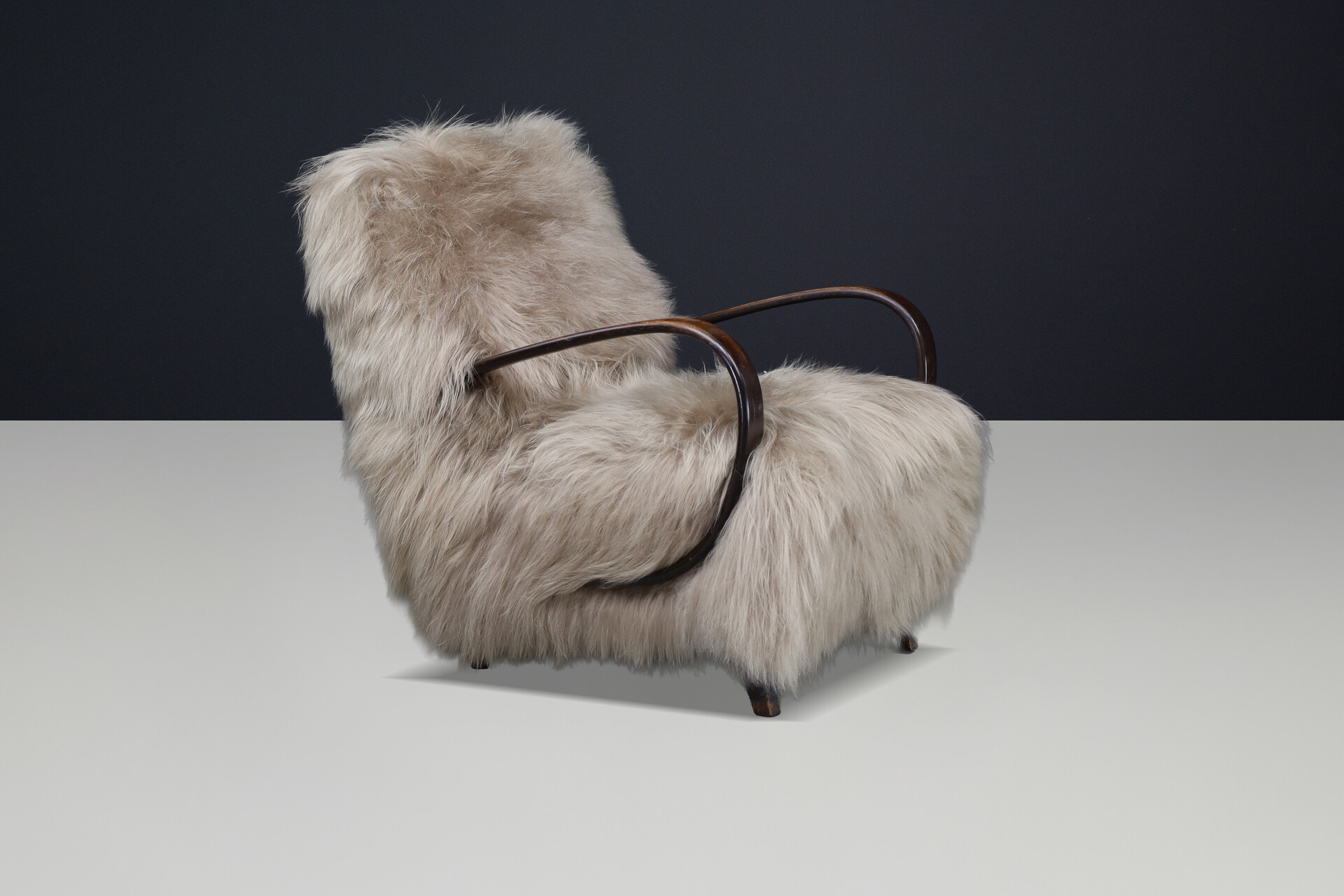 Sculptural Art Deco lounge chair by Jindřich Halabala, in luxurious Icelandic sheepskin CZ 1940 Mid-20th century