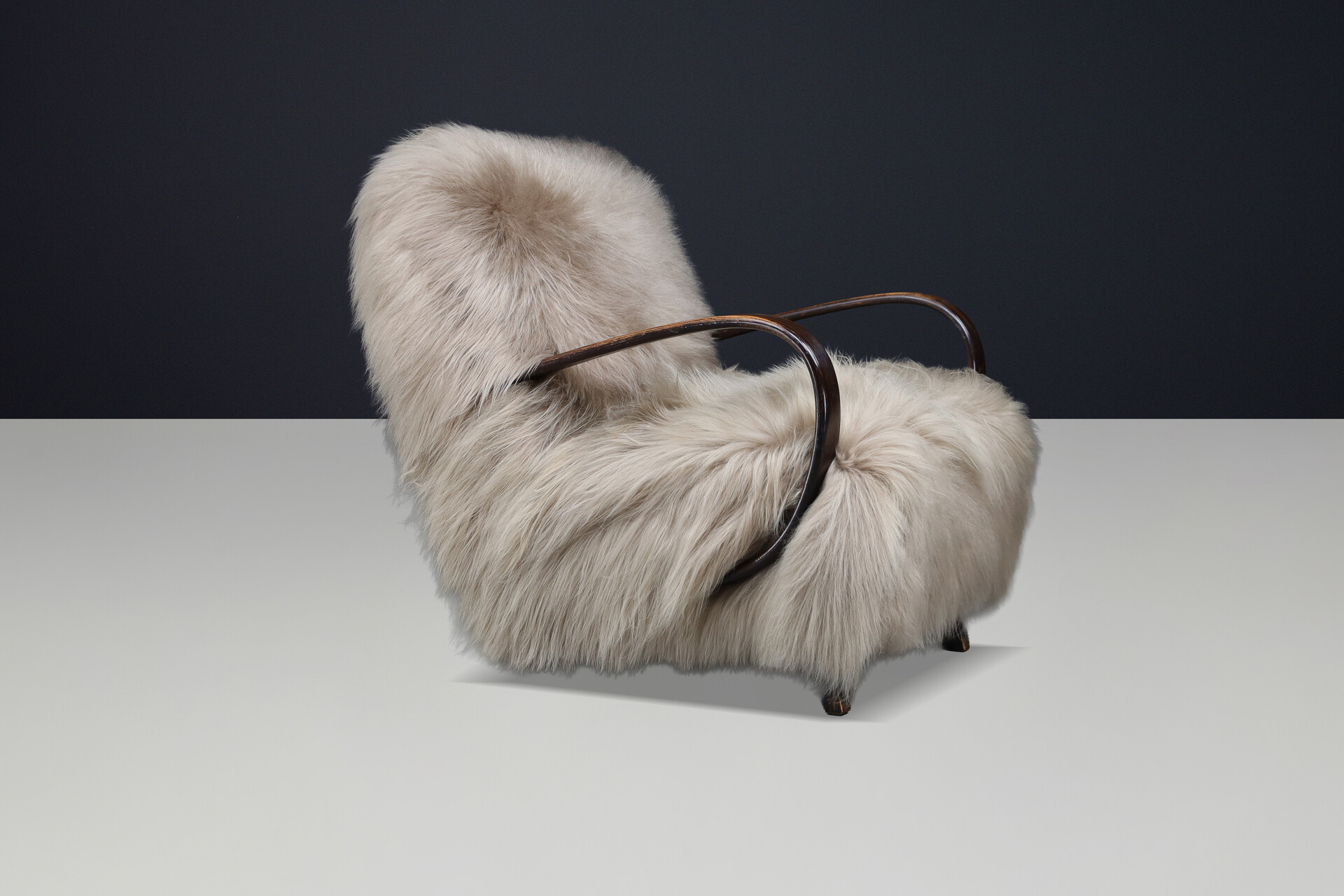 Sculptural Art Deco lounge chair by Jindřich Halabala, in luxurious Icelandic sheepskin CZ 1940 Mid-20th century