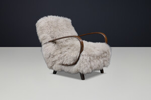Sculptural Art Deco lounge chair by Jindřich Halabala, in luxurious Tibetan sheepskin CZ 1940 Mid-20th century