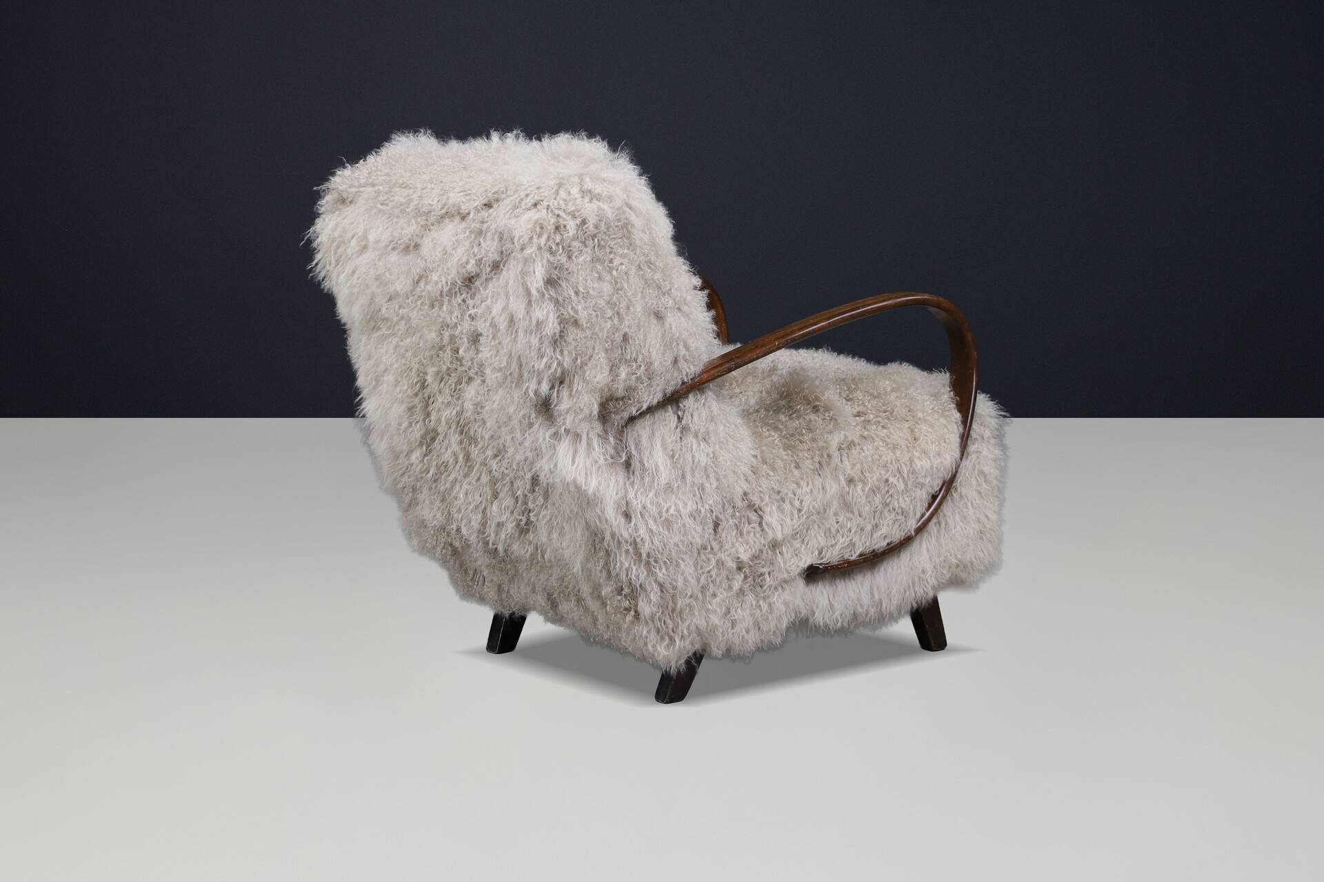 Sculptural Art Deco lounge chair by Jindřich Halabala, in luxurious Tibetan sheepskin CZ 1940 Mid-20th century