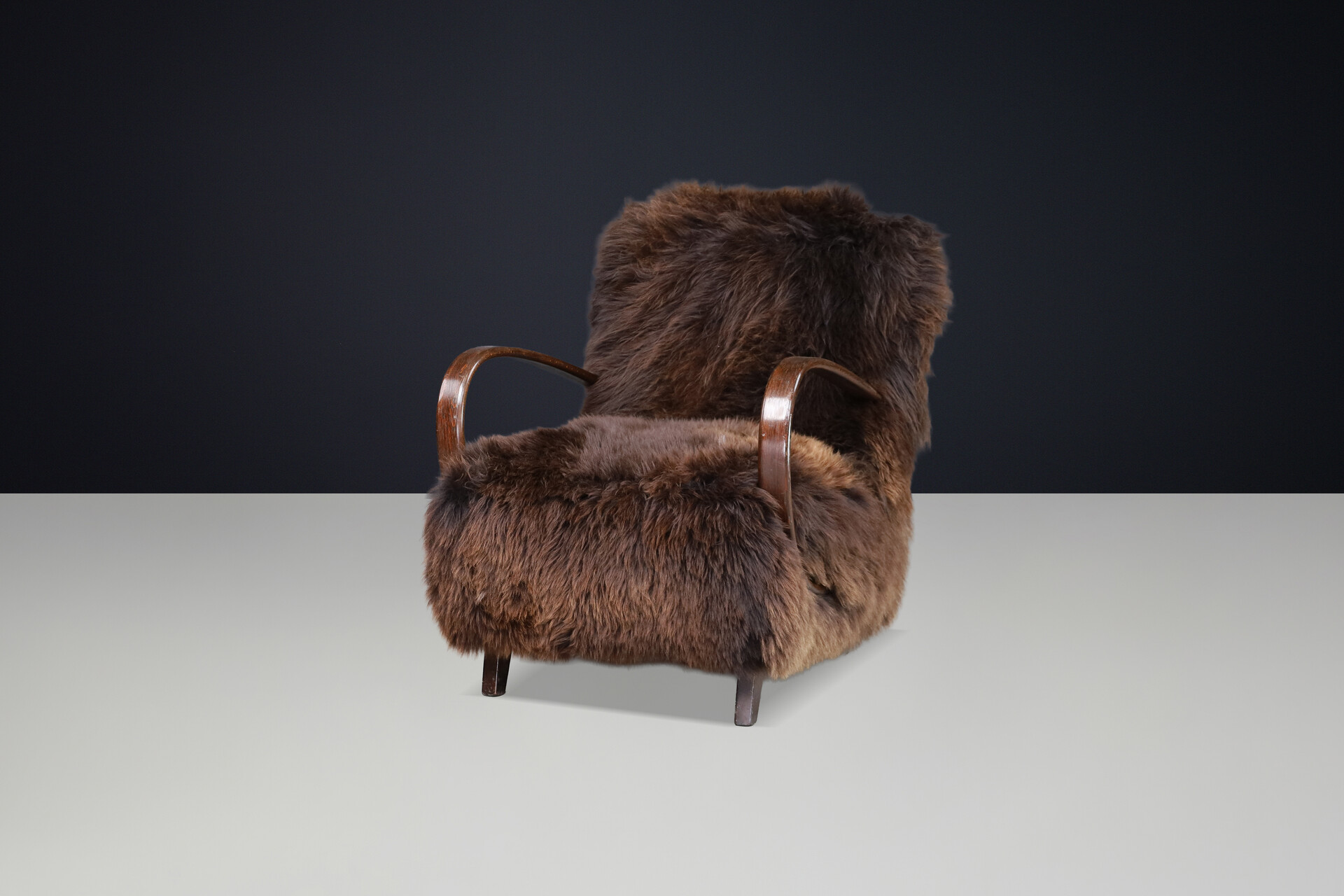 Sculptural Art Deco lounge chair by Jindřich Halabala, sheepskin CZ 1940 Mid-20th century