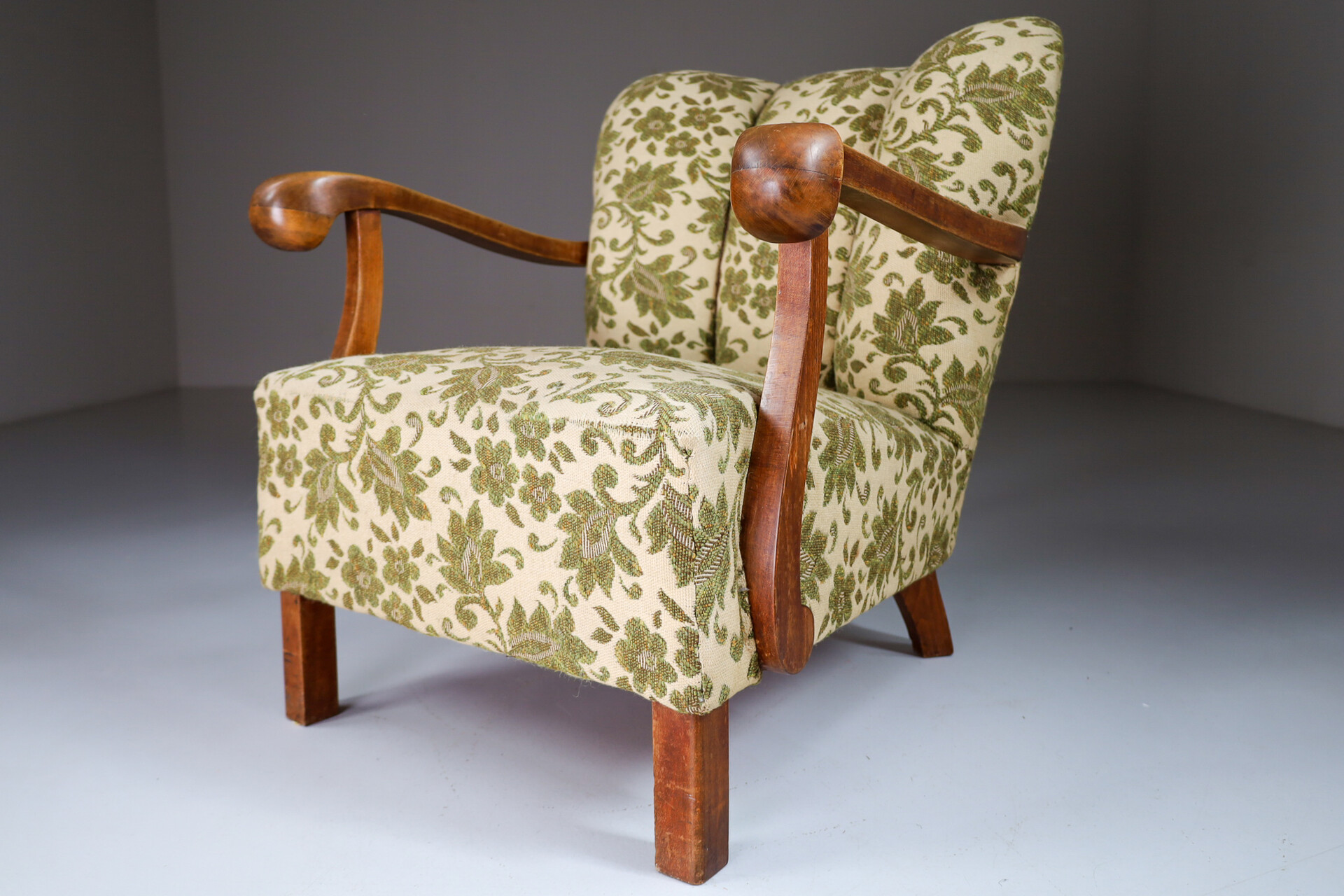 Sculptural Form Arm/Lounge Chairs in the style Paolo Buffa, 1940s, Italy Mid-20th century
