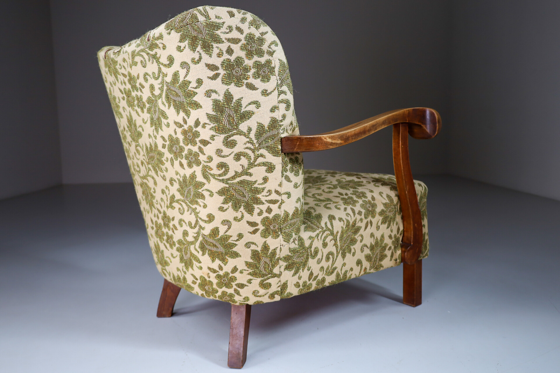 Sculptural Form Arm/Lounge Chairs in the style Paolo Buffa, 1940s, Italy Mid-20th century