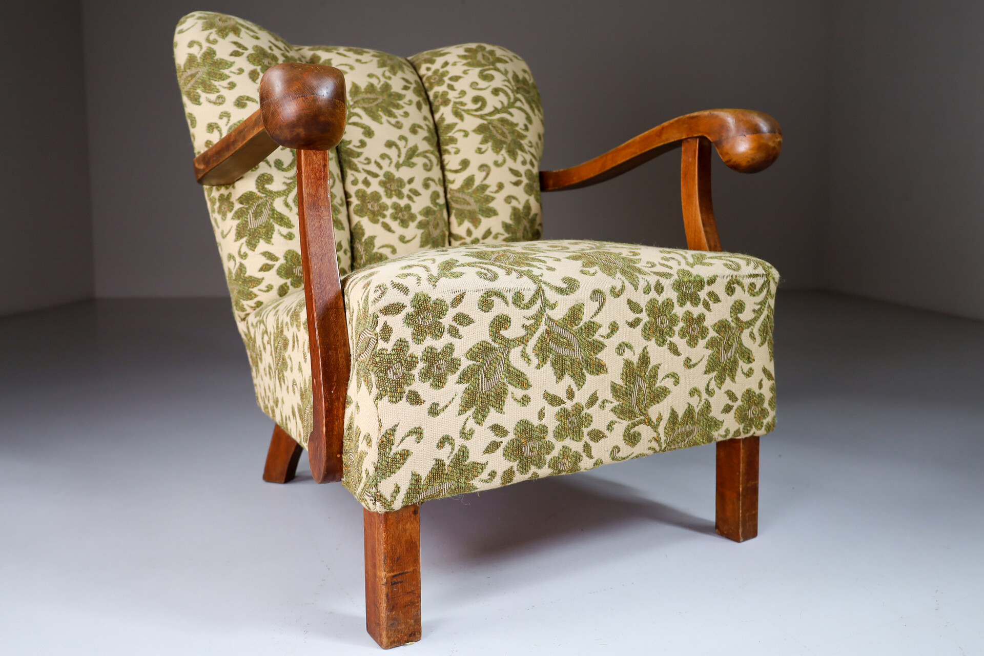 Sculptural Form Arm/Lounge Chairs in the style Paolo Buffa, 1940s, Italy Mid-20th century