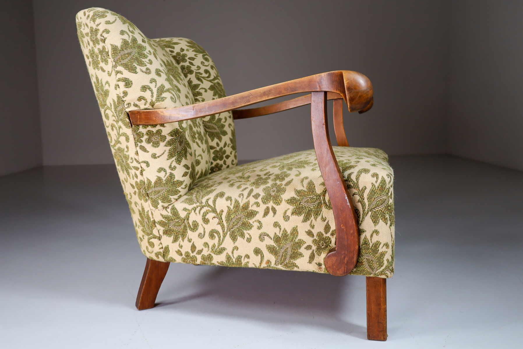 Sculptural Form Arm/Lounge Chairs in the style Paolo Buffa, 1940s, Italy Mid-20th century