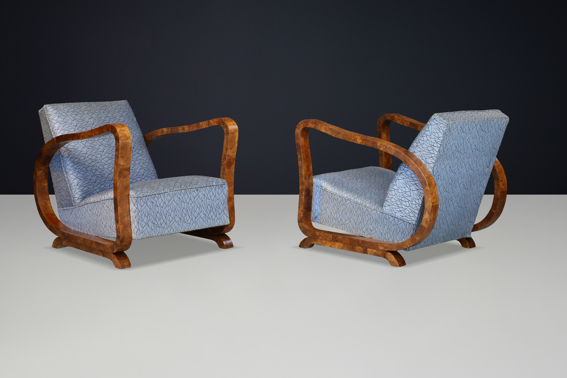 Sculptural Pair of Italian Art Deco Burl Wood Club Armchairs, 1920s–1930s Early-20th century