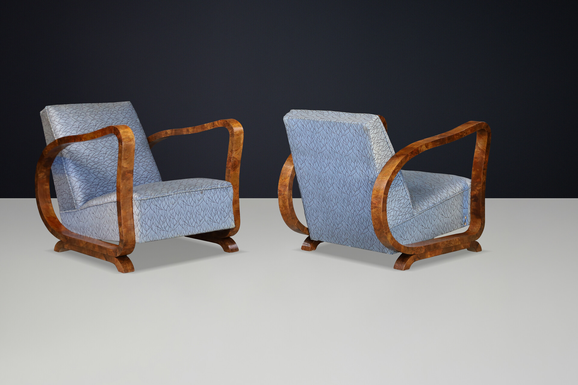Sculptural Pair of Italian Art Deco Burl Wood Club Armchairs, 1920s–1930s Early-20th century