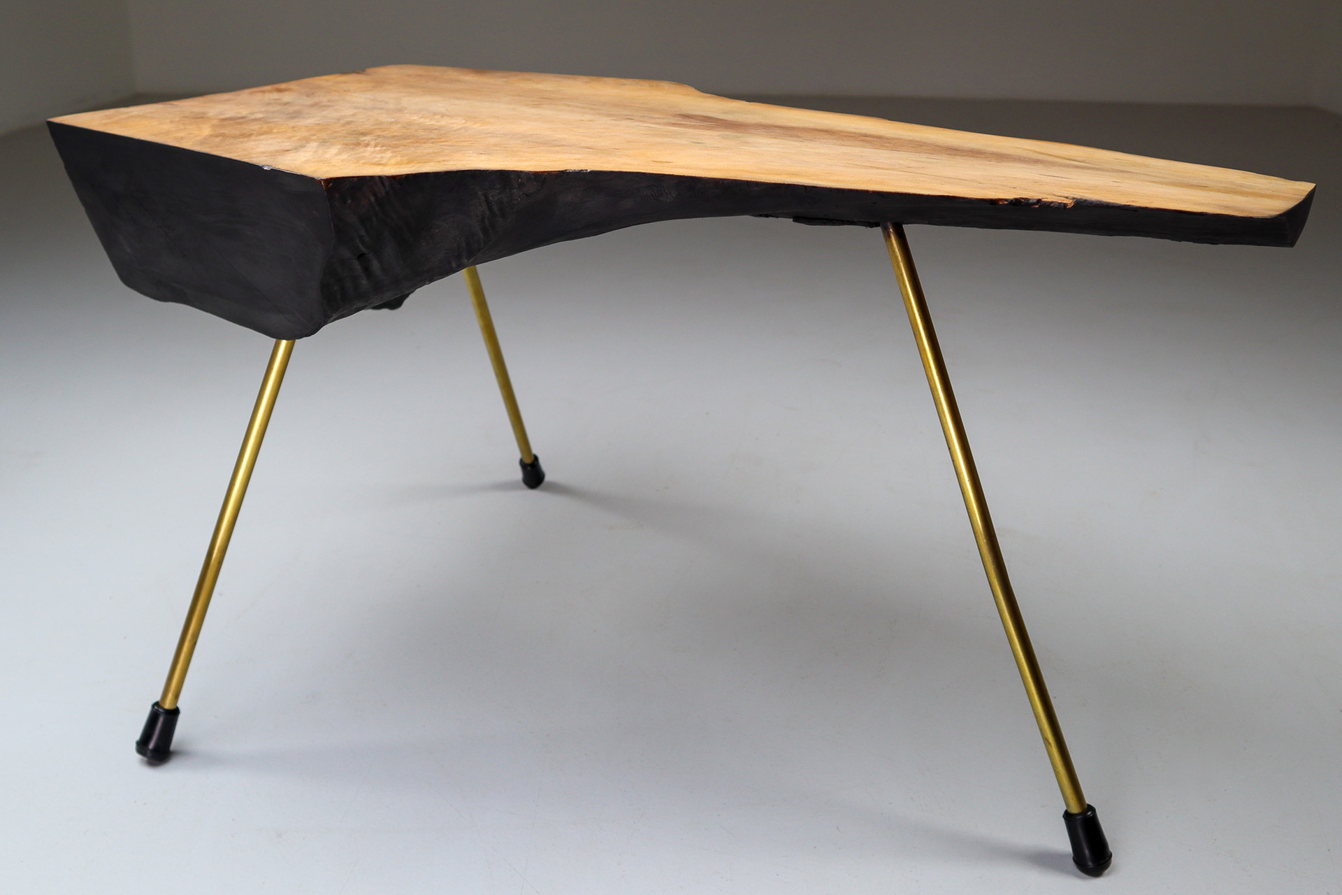 Sculputural Carl Auböck 'Tree Trunk' Coffee Table in Walnut, Austria, 1950s Mid-20th century