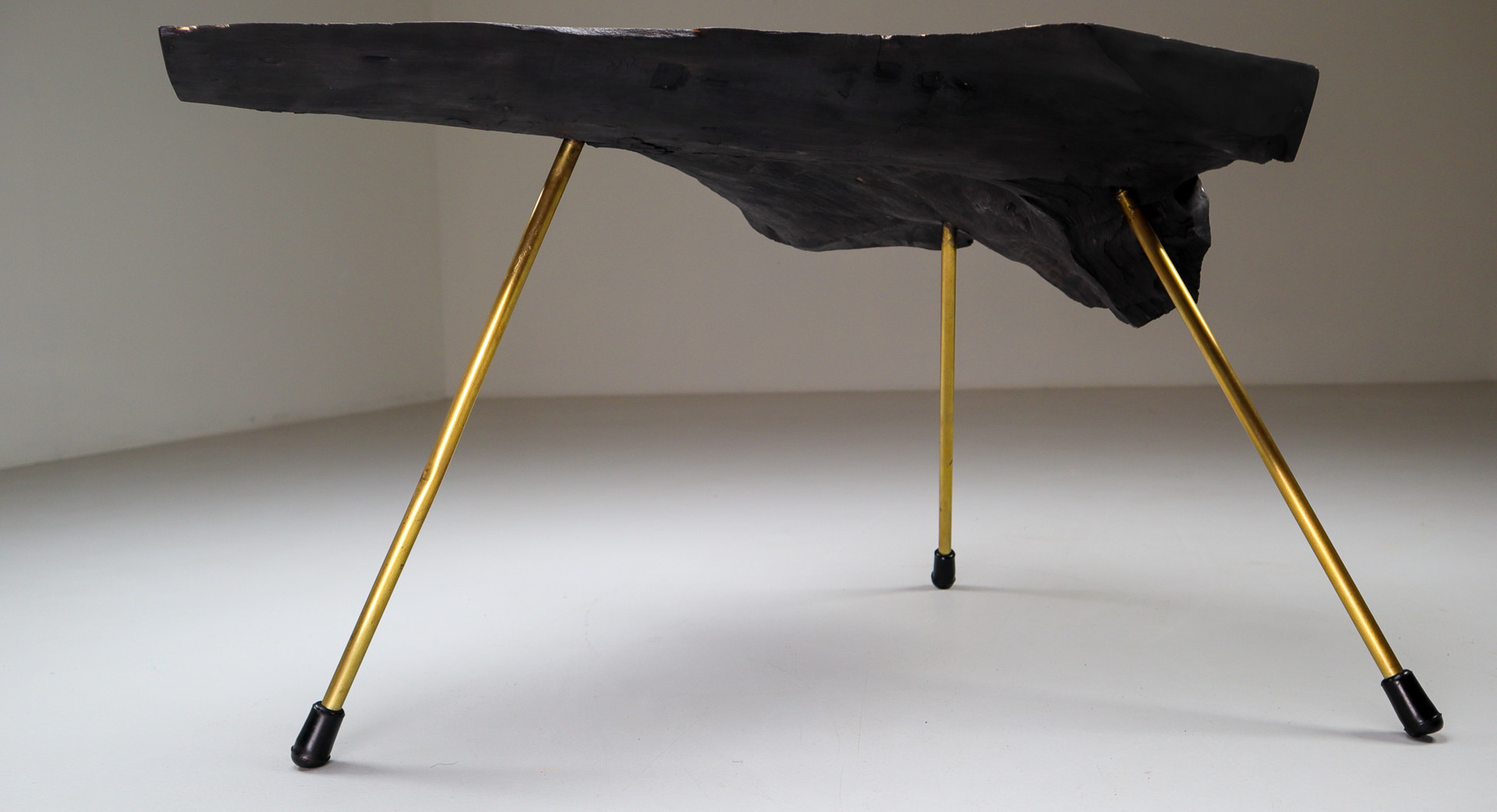 Sculputural Carl Auböck 'Tree Trunk' Coffee Table in Walnut, Austria, 1950s Mid-20th century