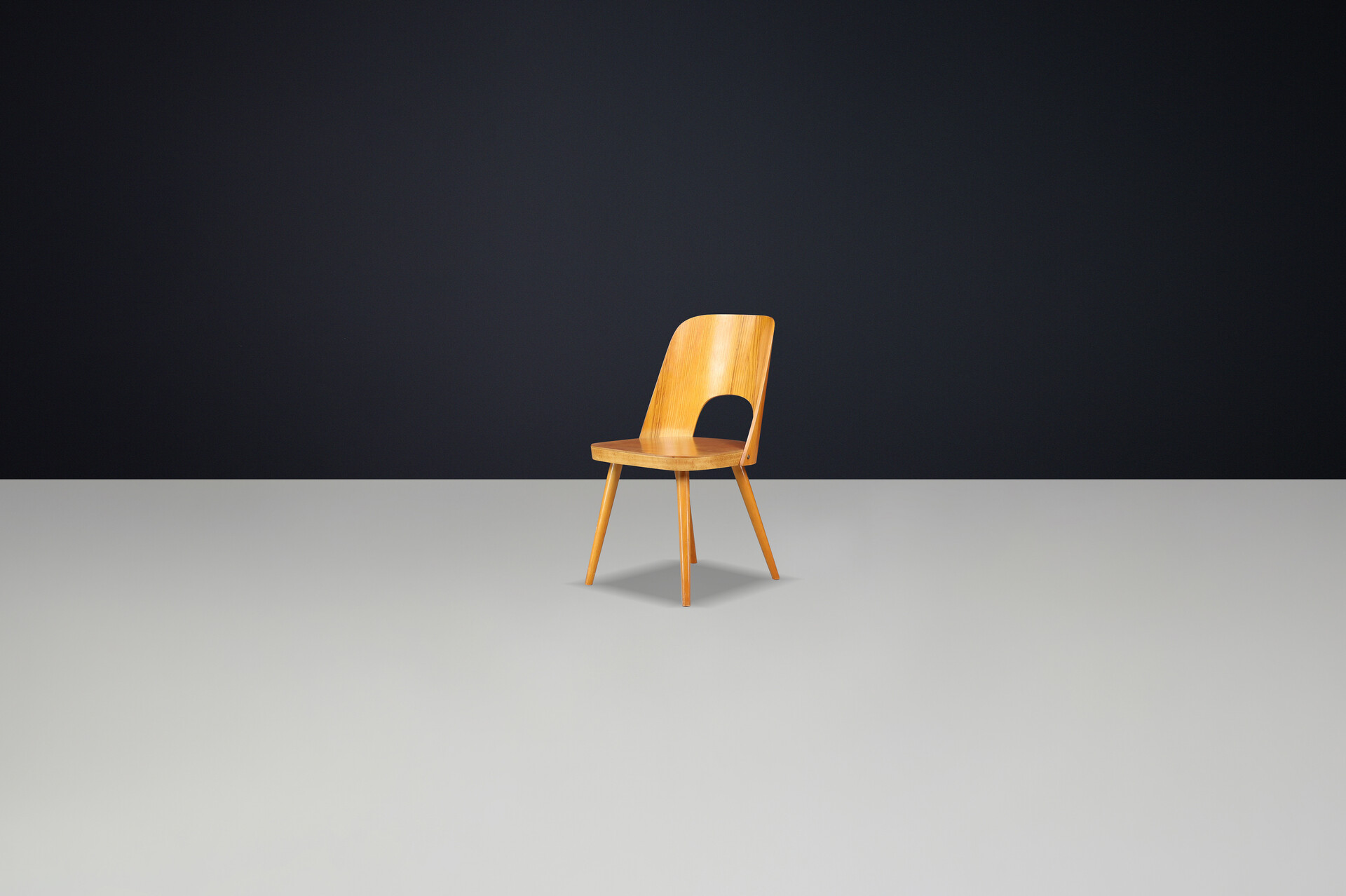 Set of 4 dining chairs by Oswald Heardtl for Thonet, 1950s Czech Republic Mid-20th century