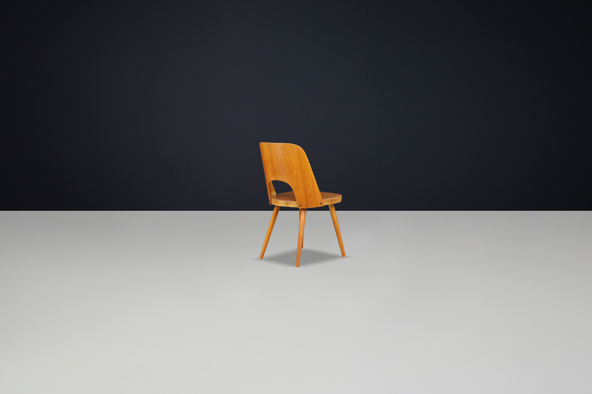 Set of 4 dining chairs by Oswald Heardtl for Thonet, 1950s Czech Republic Mid-20th century