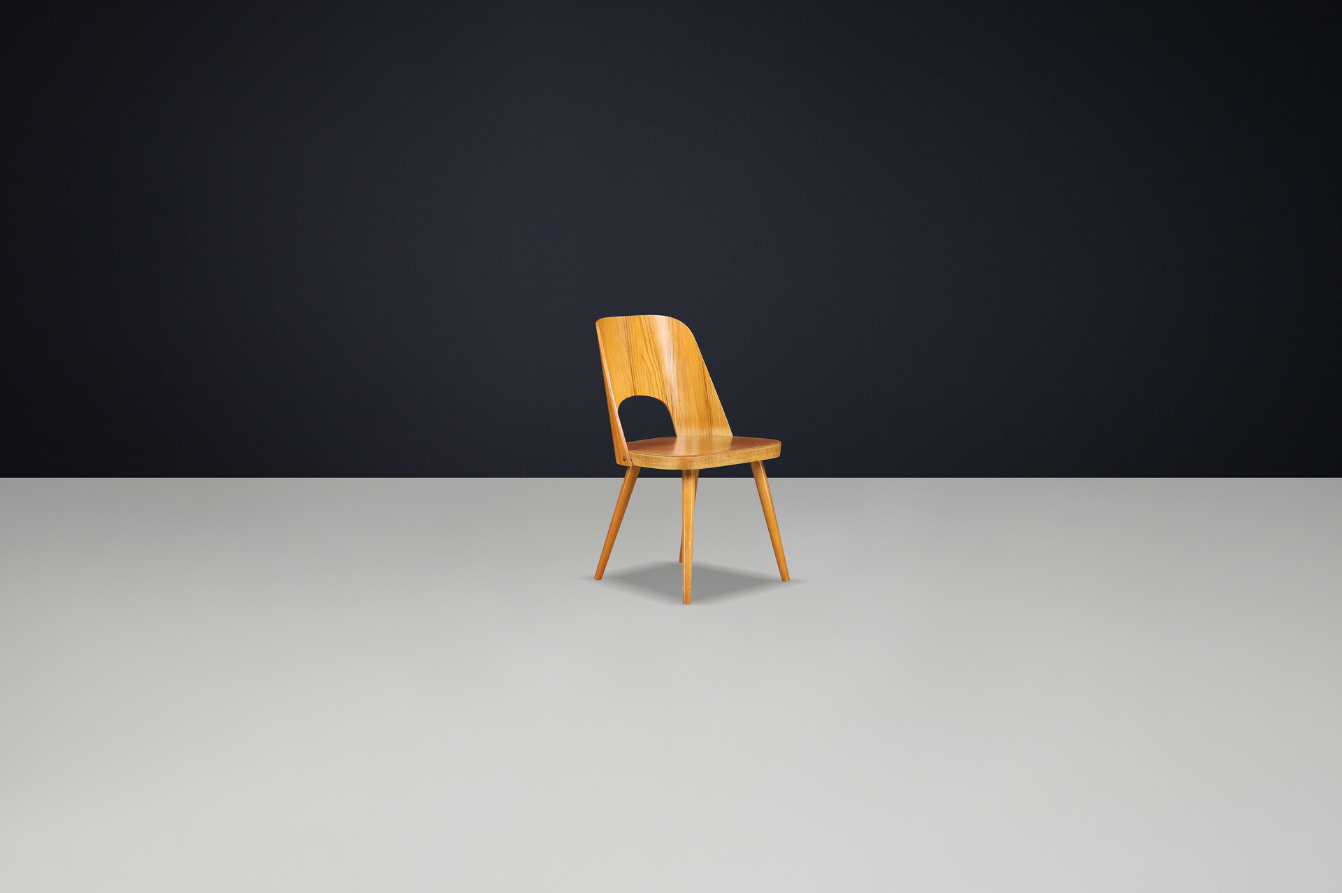 Set of 4 dining chairs by Oswald Heardtl for Thonet, 1950s Czech Republic Mid-20th century