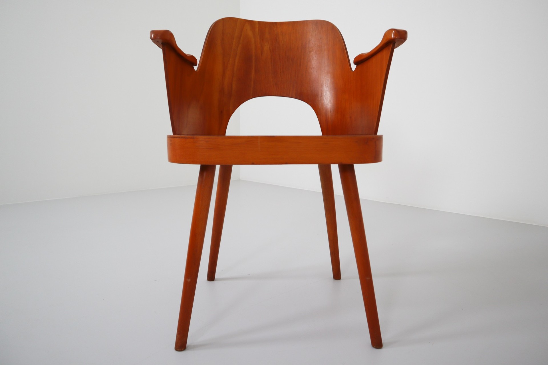 Set of Six armchairs designed by Austrian architect Oswald Haerdtl manufactured by Ton ( Thonet ) 