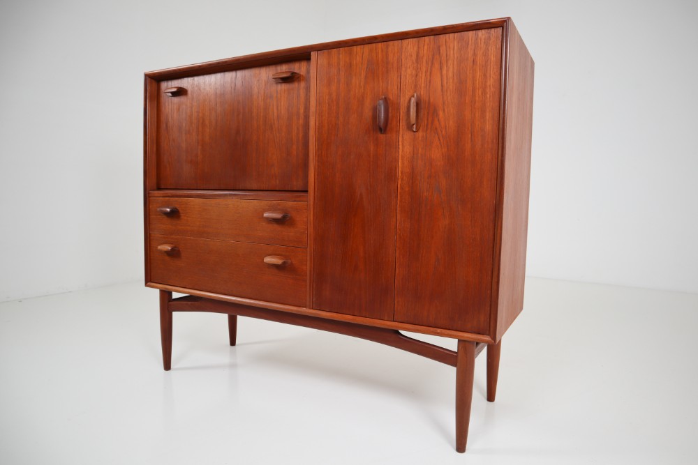 Small Mid Century Modern Teak Bar - Sideboard From G-Plan, 1960s Mid-20th century