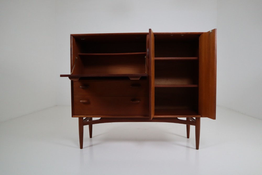 Small Mid Century Modern Teak Bar - Sideboard From G-Plan, 1960s Mid-20th century