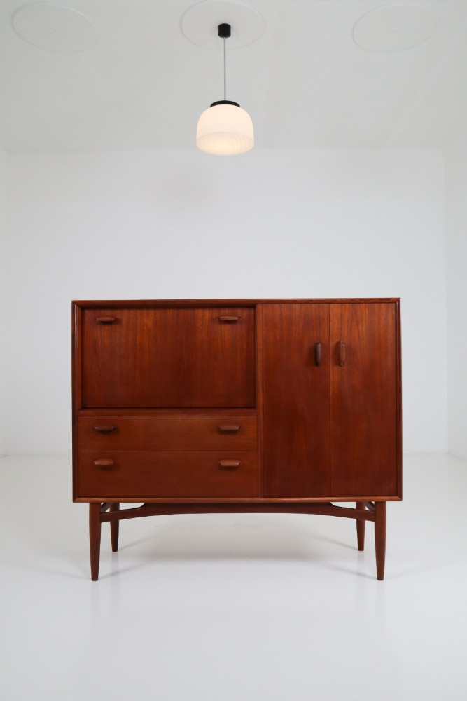 Small Mid Century Modern Teak Bar - Sideboard From G-Plan, 1960s Mid-20th century