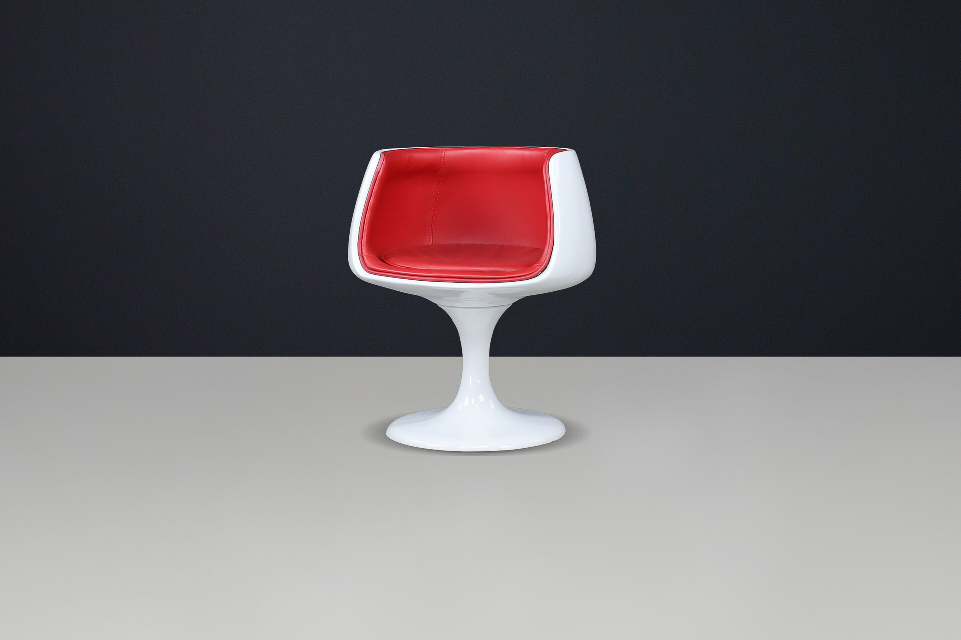Space Age chair in white fiberglass and red Leather , Italy 1960s Mid-20th century