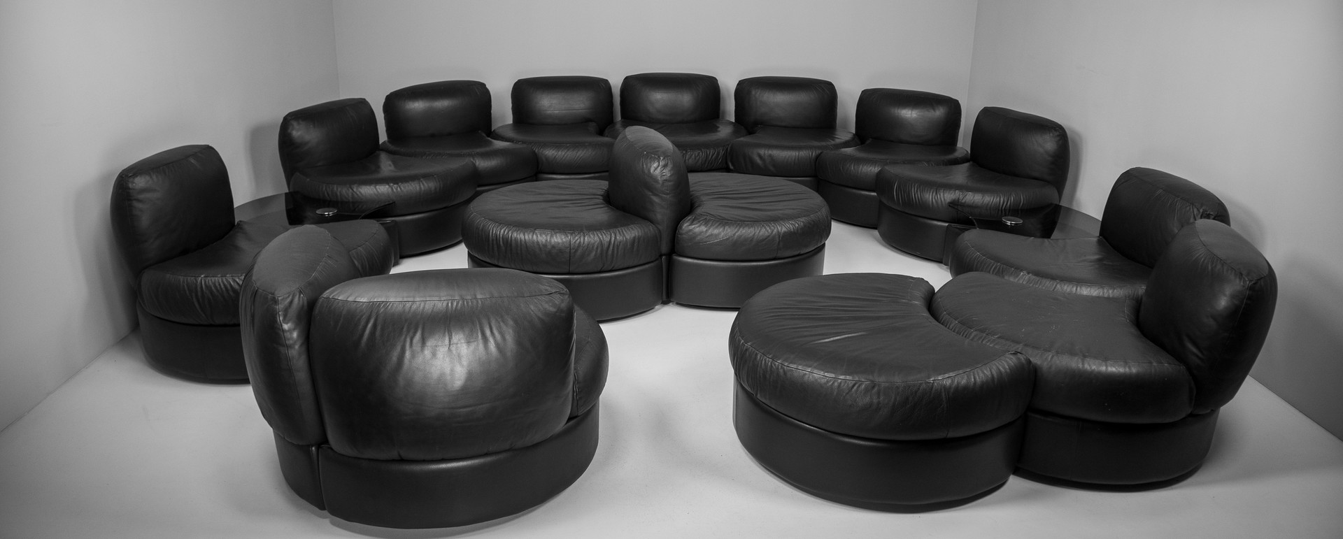 Tecnosalotto Montavo Modular 14 seat Sofa/set in Black Leather Italy 1970 Mid-20th century