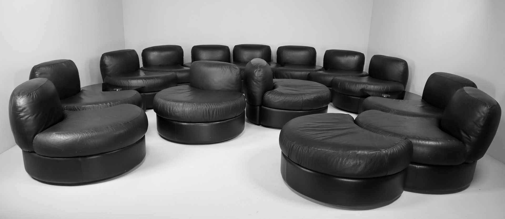 Tecnosalotto Montavo Modular 14 seat Sofa/set in Black Leather Italy 1970 Mid-20th century