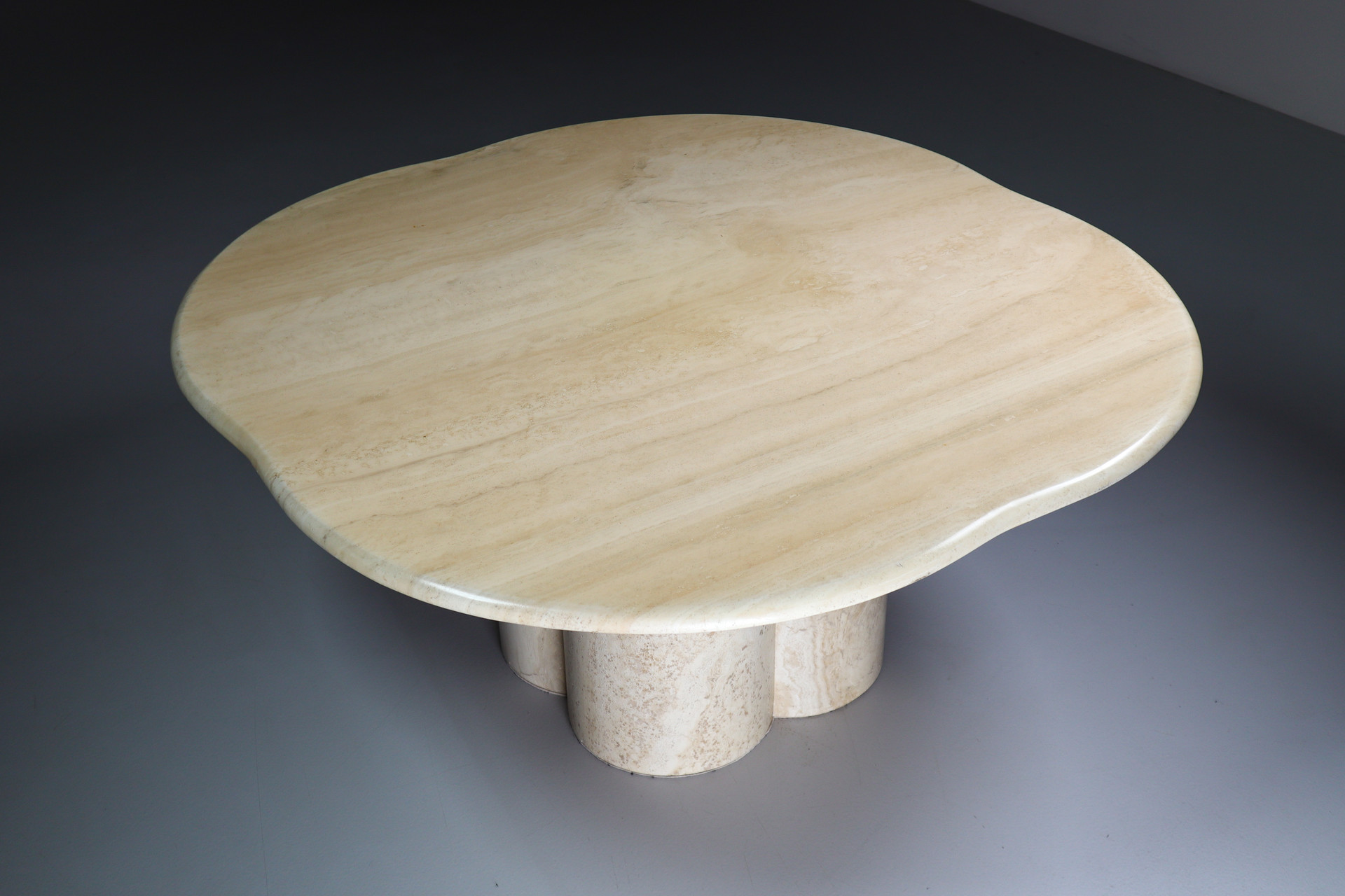 Travertine Coffee Table with Floral Shaped Top and base Italy 1970s Mid-20th century