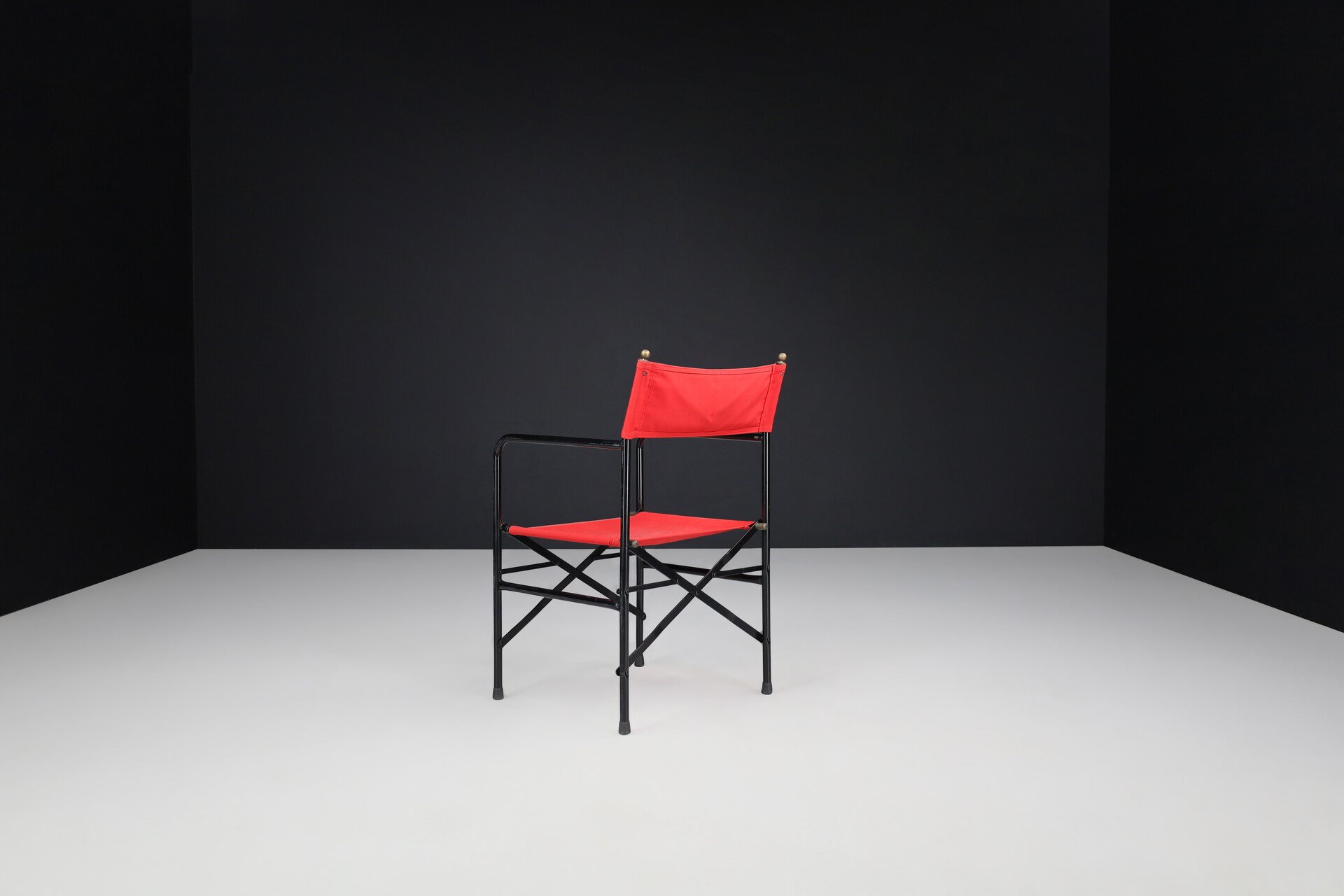 Vintage Director’s Folding Chair in lacquered steel frame, brass, red canvas seat 1980s Mid-20th century