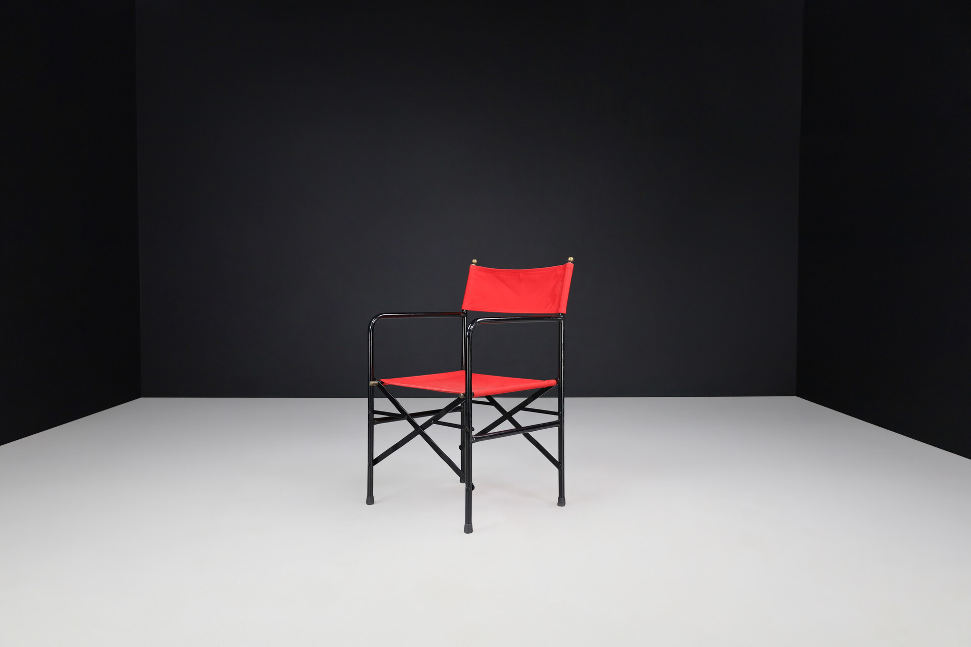 Vintage Director’s Folding Chair in lacquered steel frame, brass, red canvas seat 1980s Mid-20th century
