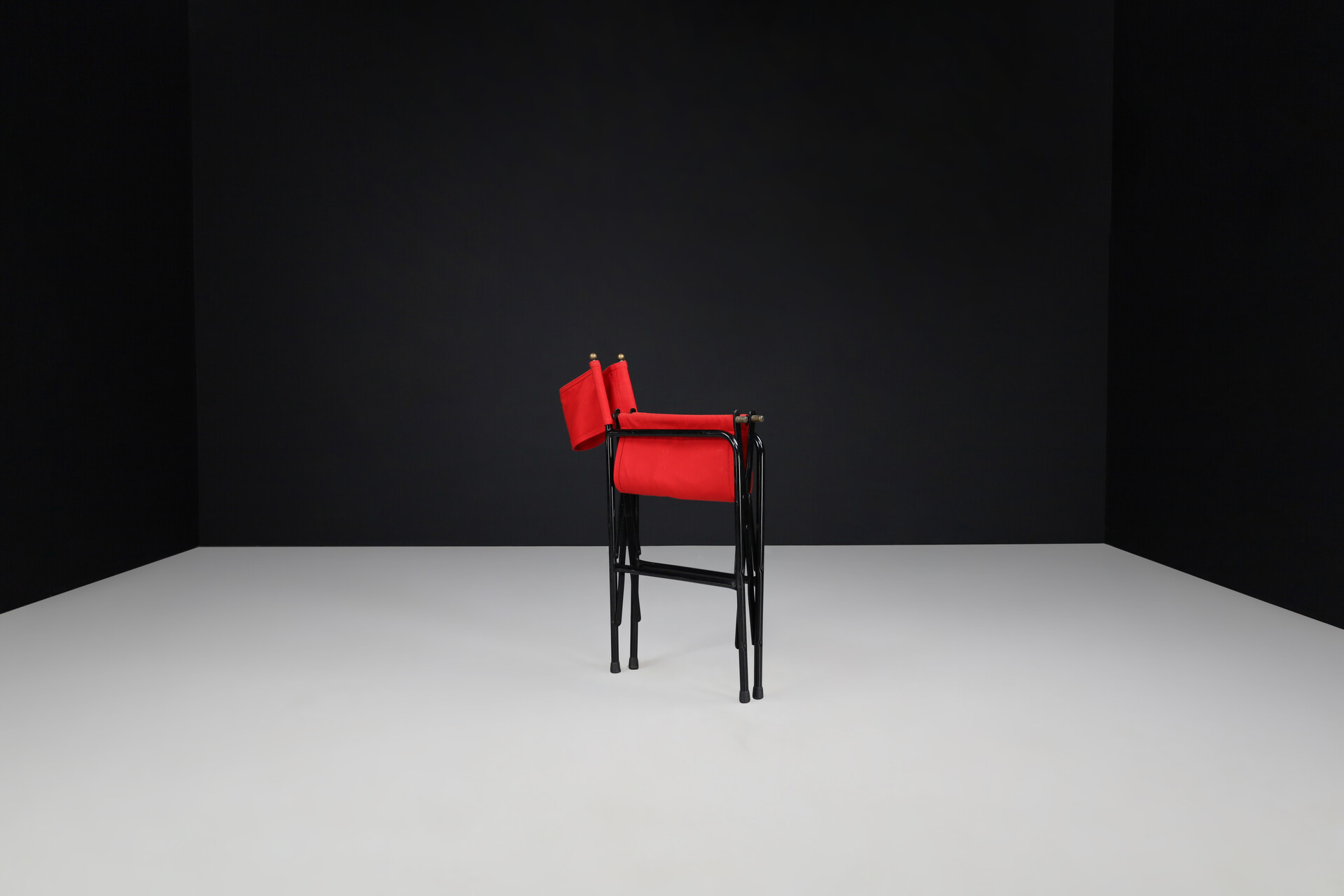 Vintage Director’s Folding Chair in lacquered steel frame, brass, red canvas seat 1980s Mid-20th century