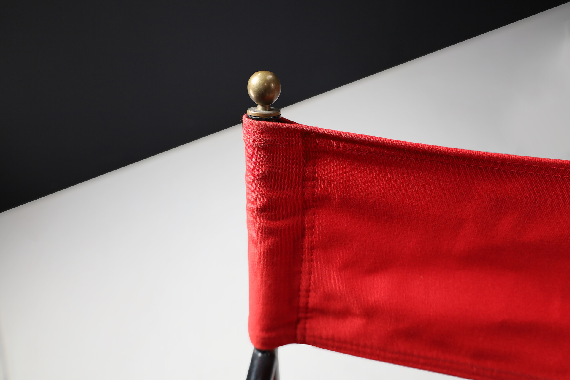 Vintage Director’s Folding Chair in lacquered steel frame, brass, red canvas seat 1980s Mid-20th century