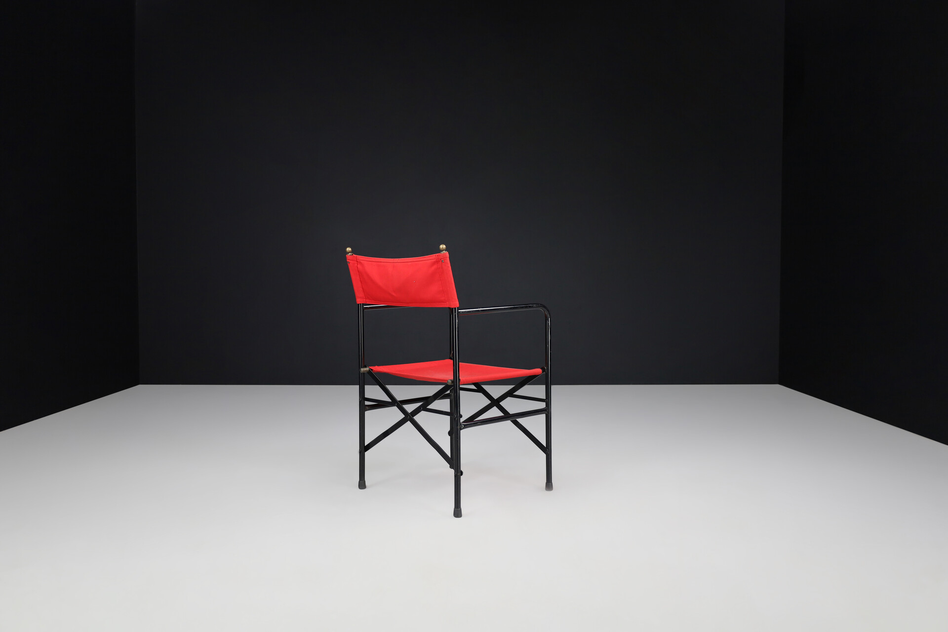 Vintage Director’s Folding Chair in lacquered steel frame, brass, red canvas seat 1980s Mid-20th century