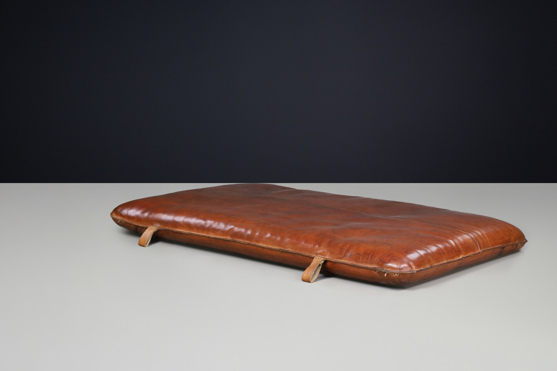Vintage Patinated leather Gym matras Cz 1950s Mid-20th century