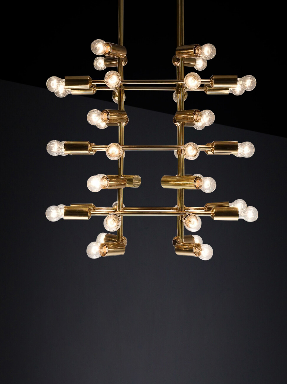 Xl Mid-Century Brass Chandelier with 40 lights, Switzerland 1960s. Mid-20th century