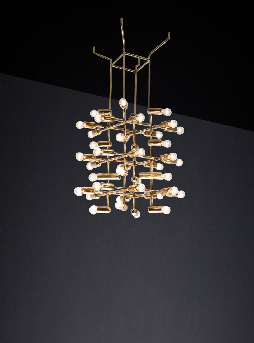 Xl Mid-Century Brass Chandelier with 40 lights, Switzerland 1960s. Mid-20th century