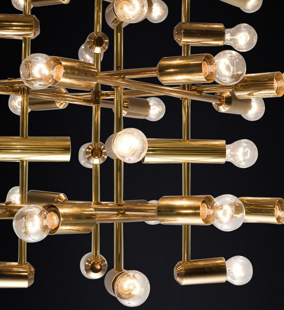 Xl Mid-Century Brass Chandelier with 40 lights, Switzerland 1960s. Mid-20th century